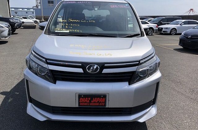 TOYOTA VOXY 2015