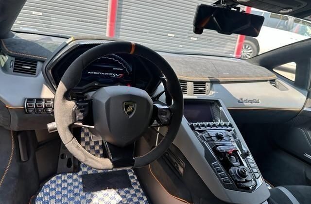 LAMBORGHINI AVENTADOR 2019