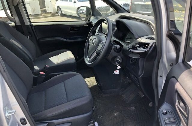 TOYOTA VOXY 2015