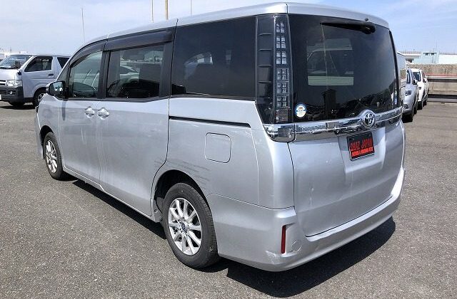 TOYOTA VOXY 2015