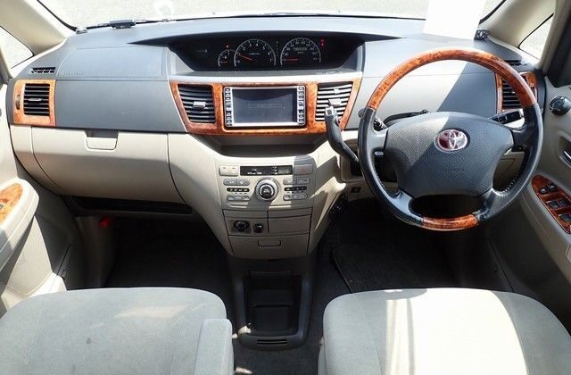 TOYOTA NOAH 2005