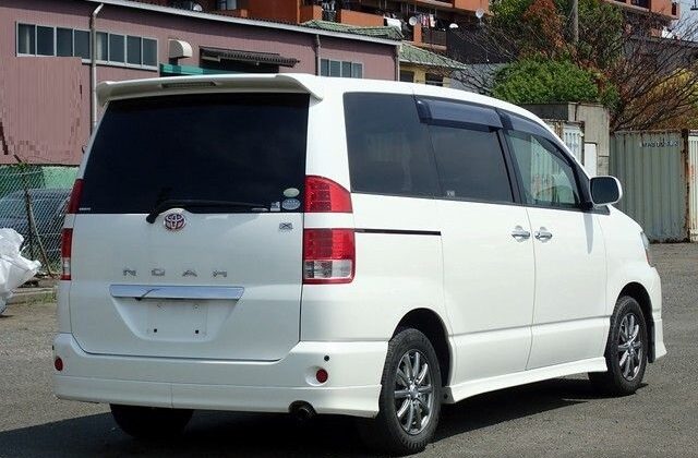 TOYOTA NOAH 2005