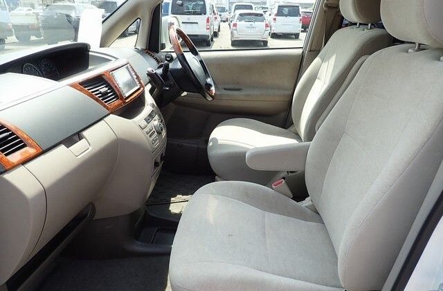 TOYOTA NOAH 2005