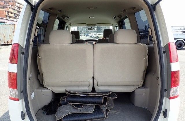 TOYOTA NOAH 2005