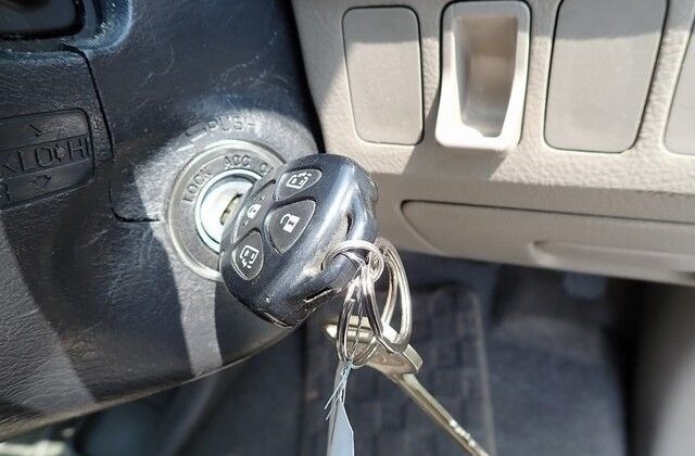 TOYOTA NOAH 2005