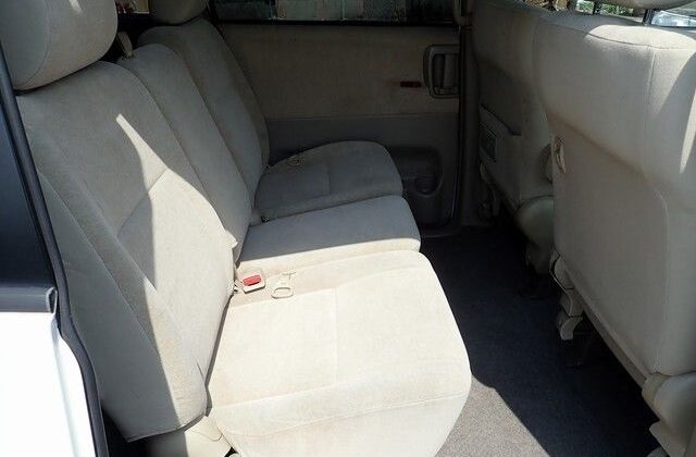 TOYOTA NOAH 2005