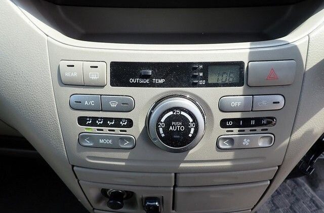 TOYOTA NOAH 2005