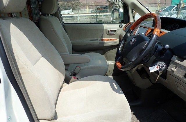 TOYOTA NOAH 2005
