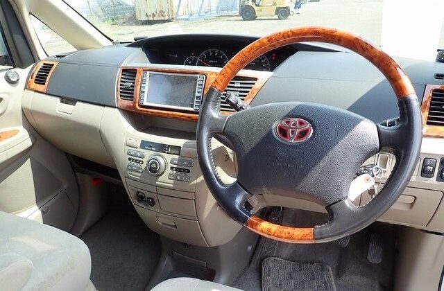 TOYOTA NOAH 2005