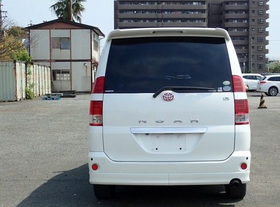 TOYOTA NOAH 2005