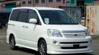 TOYOTA NOAH 2005