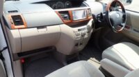 TOYOTA NOAH 2005