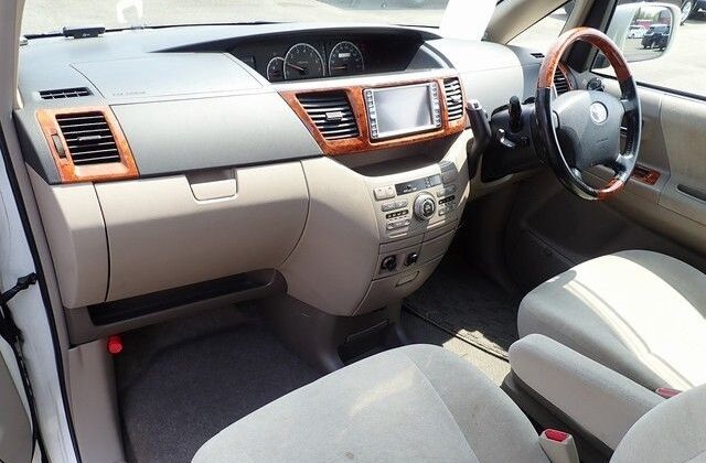 TOYOTA NOAH 2005