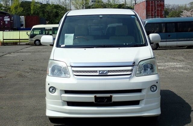 TOYOTA NOAH 2005