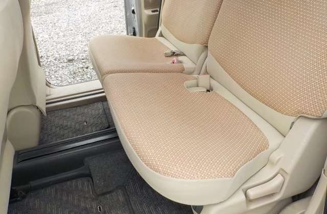 TOYOTA SIENTA 2012