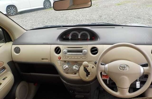 TOYOTA SIENTA 2012