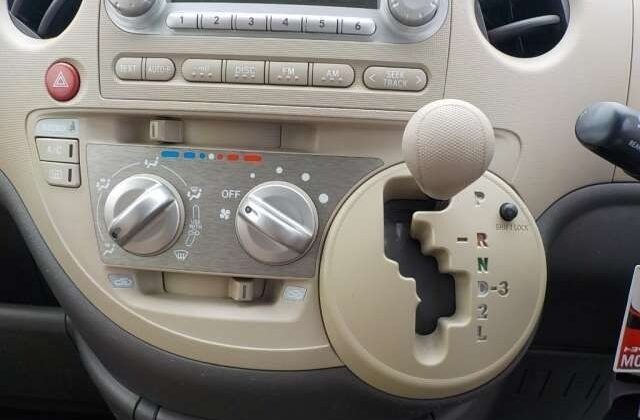 TOYOTA SIENTA 2012