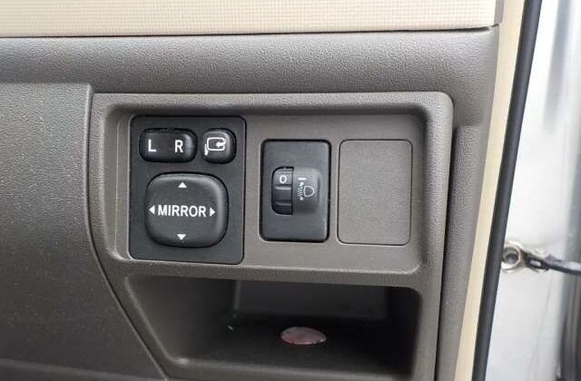 TOYOTA SIENTA 2012