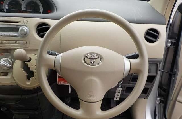 TOYOTA SIENTA 2012