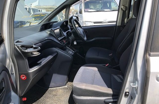 TOYOTA VOXY 2015