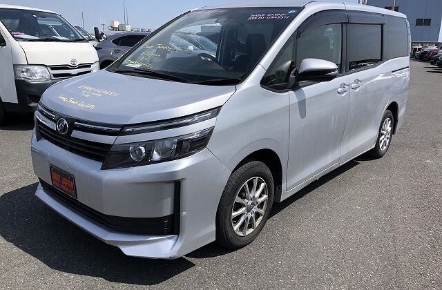 TOYOTA VOXY 2015
