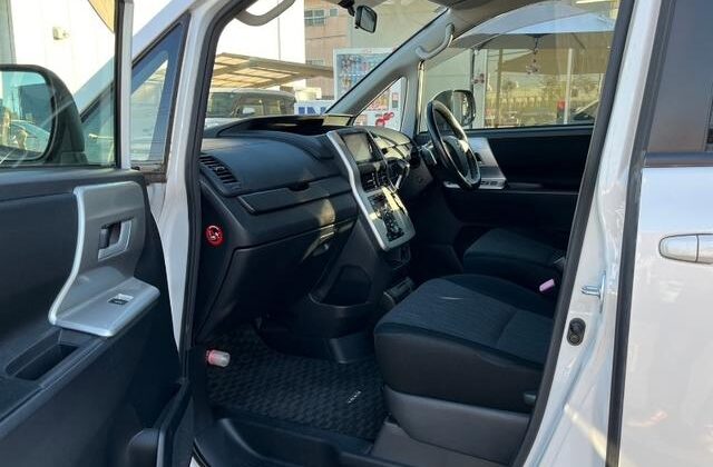 TOYOTA NOAH SI
