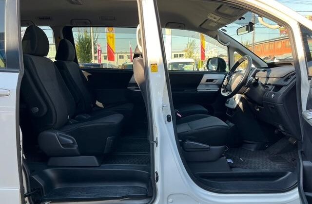 TOYOTA NOAH SI