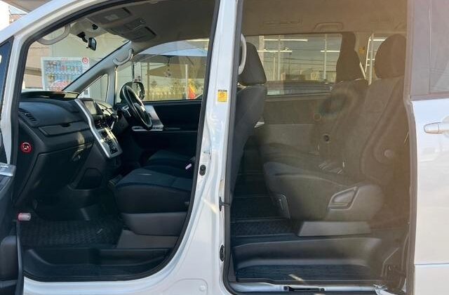 TOYOTA NOAH SI