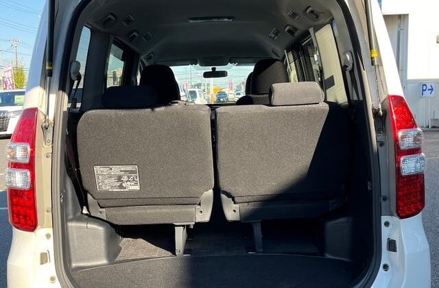 TOYOTA NOAH SI