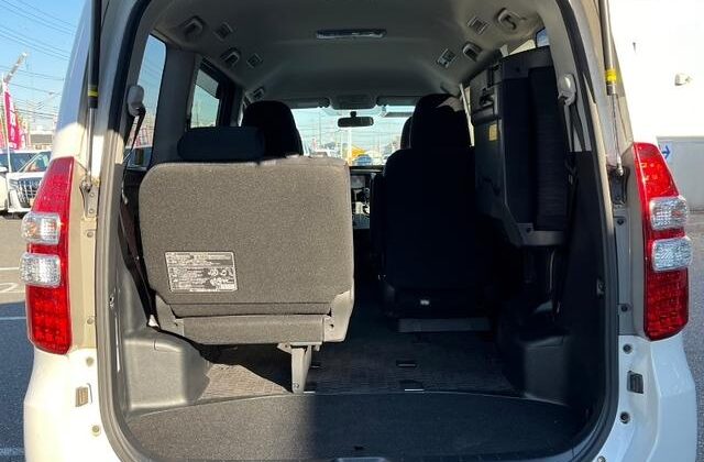 TOYOTA NOAH SI