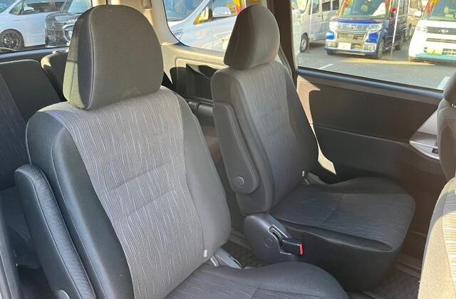 TOYOTA NOAH SI