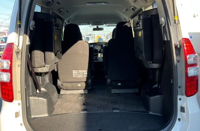 TOYOTA NOAH SI