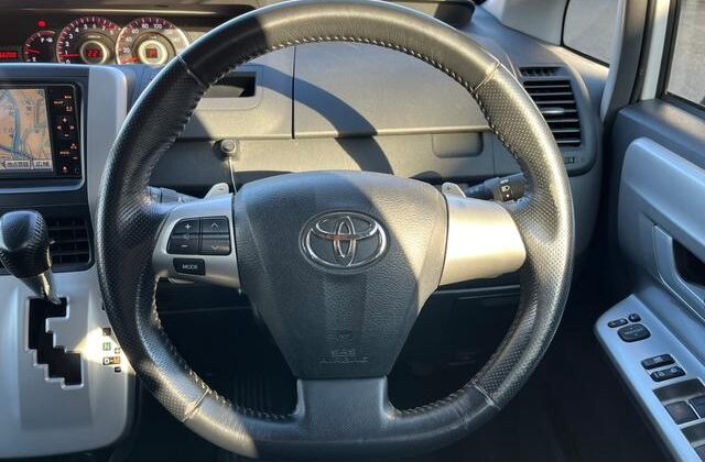TOYOTA NOAH SI