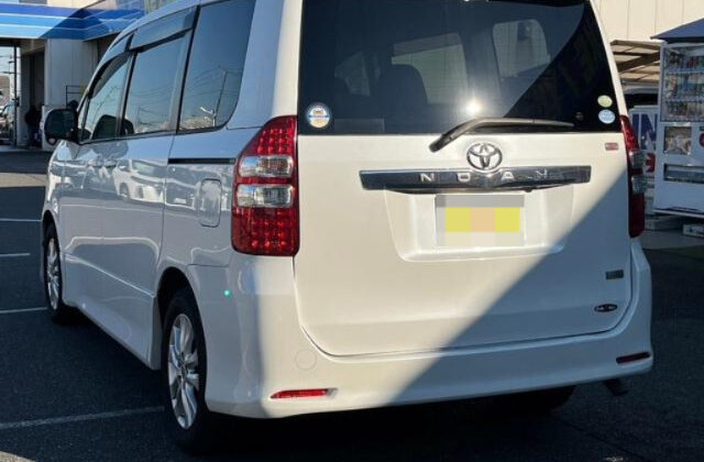 TOYOTA NOAH SI