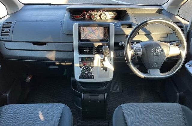 TOYOTA NOAH SI