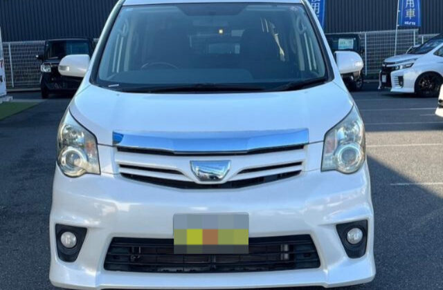 TOYOTA NOAH SI