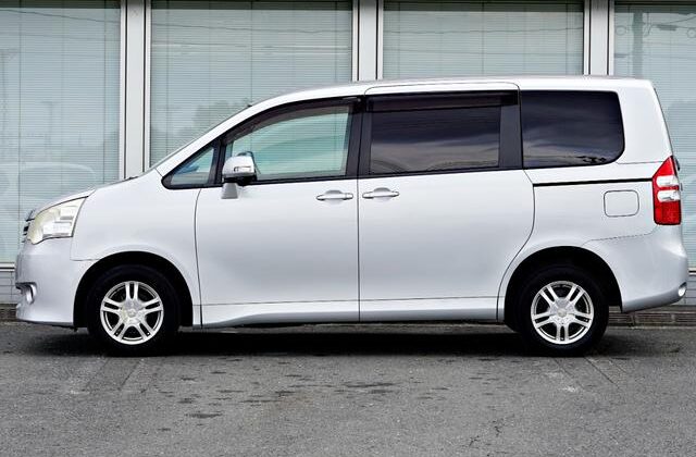TOYOTA NOAH YY