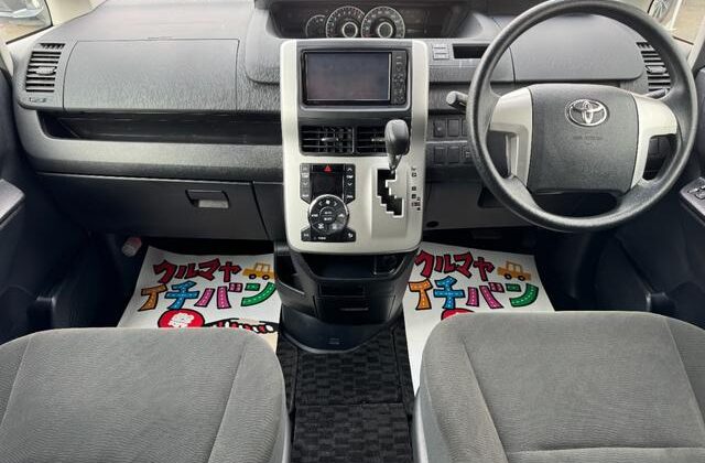 TOYOTA NOAH YY