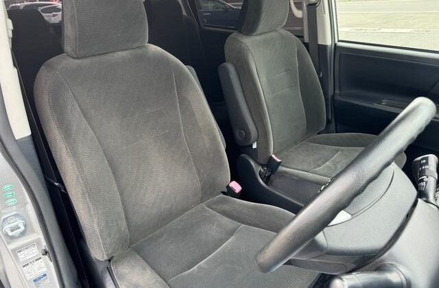 TOYOTA NOAH YY