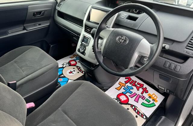 TOYOTA NOAH YY